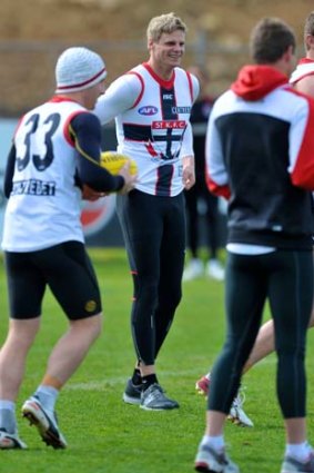 Nick Riewoldt tests out his knee at training yesterday.