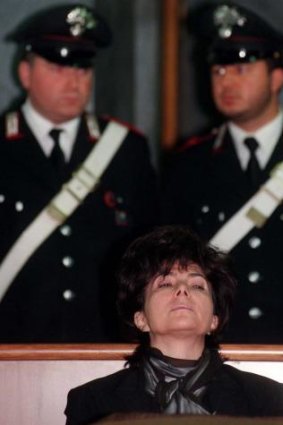 Patrizia Reggiani sits between two police officers during her trial in November 1998.