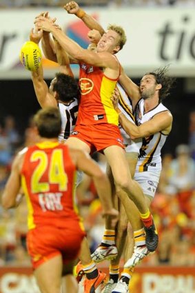 Tom Lynch and Luke Hodge fly for the ball.