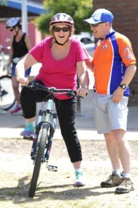 Kerry Mobbs of Gungahlin gets some riding tips from Pedal Power Executive Officer John Armstrong.