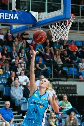 Hanna Zavecz returns from injury for the Canberra Capitals this weekend. 