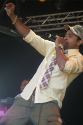 Shaggy shows off his dance moves at Raggamuffin.