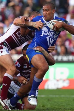 Frank Pritchard looks for support as he makes a half break for the Bulldogs.