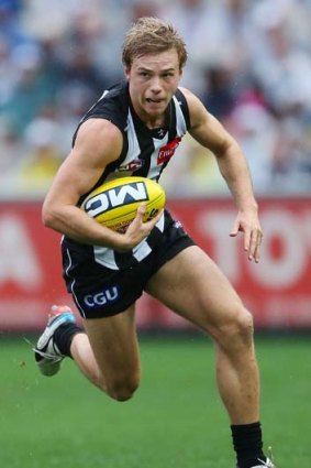 Ben Sinclair on the run for the Magpies.