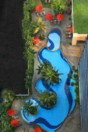 An aerial view of the pool at the Amari Watergate.