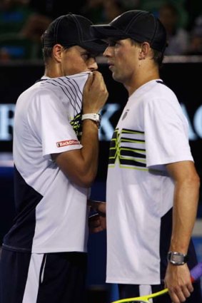 Bob (right) and Mike Bryan talk tactics during the men's doubles finals match.