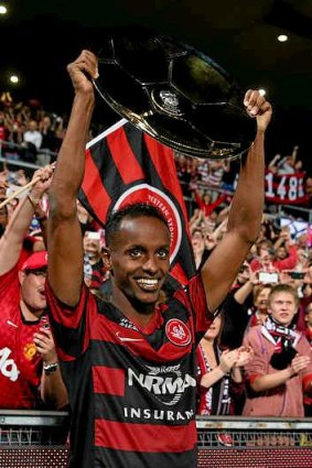 Youssouf Hersi holds the Premiers' Plate aloft after winning the semi-final against the Brisbane Roar on Friday.