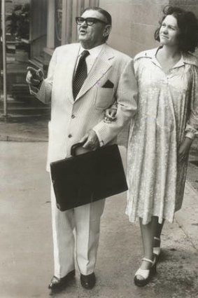 Lang Hancock strolling with his daughter Gina.