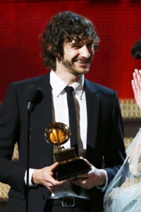 Gotye and Kimbra moments after receiving the Grammy award for Record of the Year.