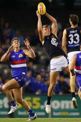Patrick Cripps takes a high mark over waiting Dogs.