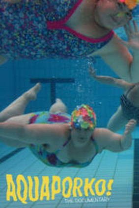 Synchronised swimming team Aquaporko.