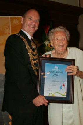 Ruth Frith receiving a 2009 Australia Day sports award from then-lord mayor Campbell Newman.