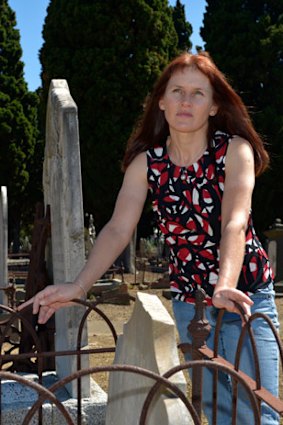 Author Jenny Sinclair at John Freeman's grave.