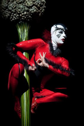A spider in Cirque du Soleil's <i>OVO</i>.