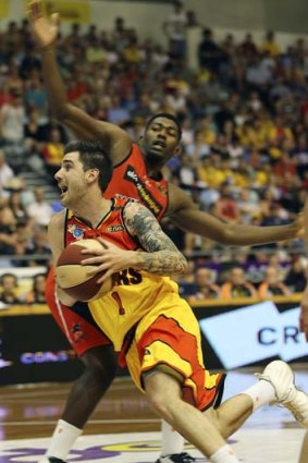 Nate Tomlinson of the Melbourne Tigers drives to the basket during the game against the Perth Wildcats on Sunday.