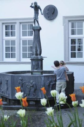The Spitting Boy fountain in Koblenz.