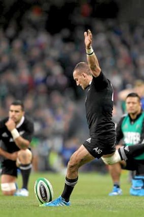 Aaron Cruden kicks the winning conversion.