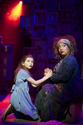 Eleanor Worthington Cox as Matilda and Melanie La Barrie as Mrs Phelps in <i>Matilda The Musical</i>. 
