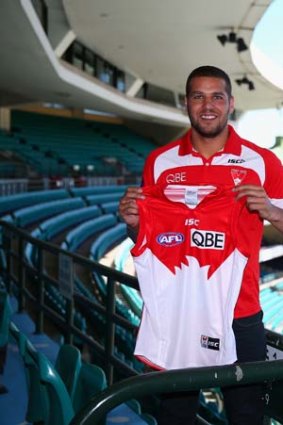 Lance Franklin with his new guernsey.