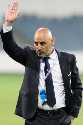 Victory coach Kevin Muscat thanks the fans after Victory's win.