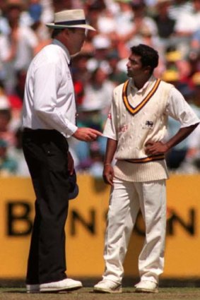 Stand-off ... Darrell Hair and Muttiah Muralitharan.