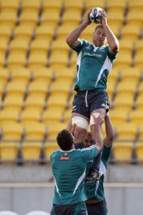 Quick learner ... Robbie Deans helped Brad Thorn master the lineout.