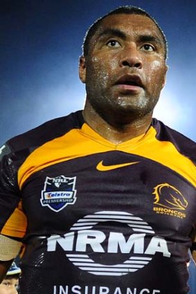 Farewell ... Petero Civoniceva walks off the field after playing his last NRL match.