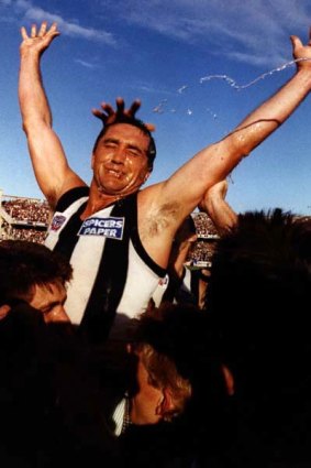 Tony Shaw celebrating after the 1990 grand final win.