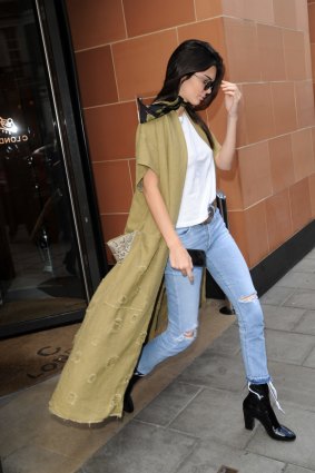 Skinny jeans are the duster's friend, as demonstrated by Kendall Jenner.