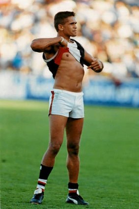 St Kilda footballer Nicky Winmar raises his jumper in response to racial taunts from Collingwood fans.
