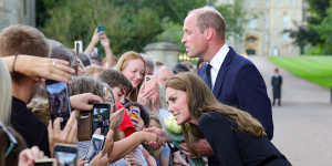 Catherine,the Princess of Wales,and Prince William,the Prince of Wales,meet mourners. 