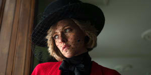 First look at Kristen Stewart in the new Princess Diana drama Spencer.