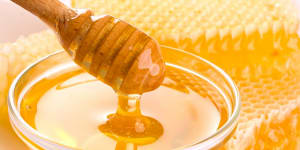 Premium New Zealand honey producer admits adding chemicals:report