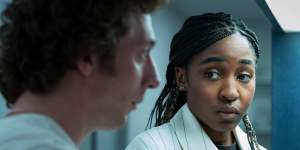 The close bond between “Carmy” (Jeremy Allen White) and chef Sydney (Ayo Edebiri) is often left unspoken in The Bear.