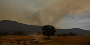 The Orroral fire has been burning near Canberra this week and threathens to cross into the NSW boarder this afternoon. 