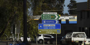 Doctors have threatened to resign en masse from Deniliquin Hospital. 