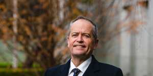 NDIS Minister Bill Shorten has announced the NDIA chief he criticised before the election is stepping down.