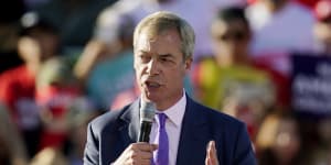 Controverisal British political figure Nigel Farage has recieved a personal apologise from the boss of one of the UK’s biggest banks.