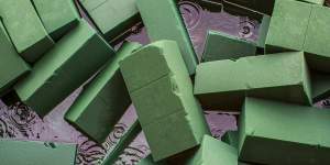 Floral foam:It's useful,but not good for the environment.