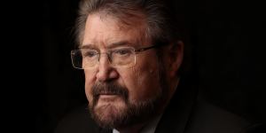 Senator Derryn Hinch has admitted that he still holds a social security card from when he lived in the US.