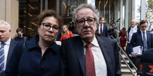 Geoffrey Rush and his wife,Jane Menelaus,leave the Federal Court in Sydney in 2019.