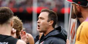 Brad Scott addresses his players during Essendon’s Anzac Day clash with Collingwood.