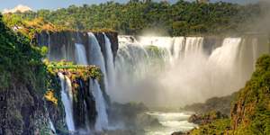 The falls and the Devils Throat.