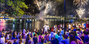 NYE fireworks expected to draw crowd in Brisbane as COVID numbers explode