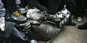 UK anti-racism protesters pull down slave trader statue