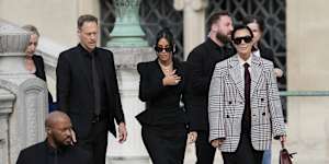Kim Kardashian,accompanied by her mother Kris Jenner,leaves the justice palace after testifying.