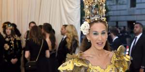Sarah Jessica Parker's Dolce&Gabbana headpiece included a nativity scene.