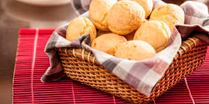 Pao de queijo.
