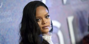 Rihanna apologises to Muslim community for'careless'mistake