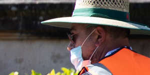 Security at Rookwood Cemetery check the number of visitors entering in August.